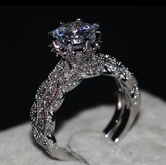 Jewelry - NWT Vintage Luxury Diamond Ring Set Size 7